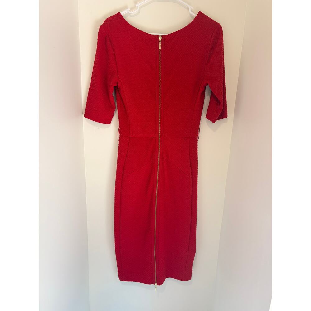 bebe Red Fitted V-Neck Short Sleeve Sheath Dress - Picture 8 of 9